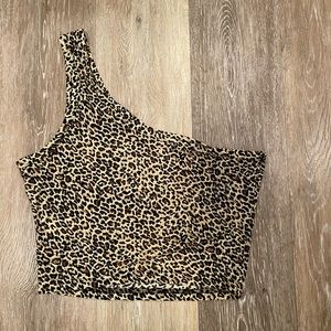 ✨4/$20 cheetah crop top